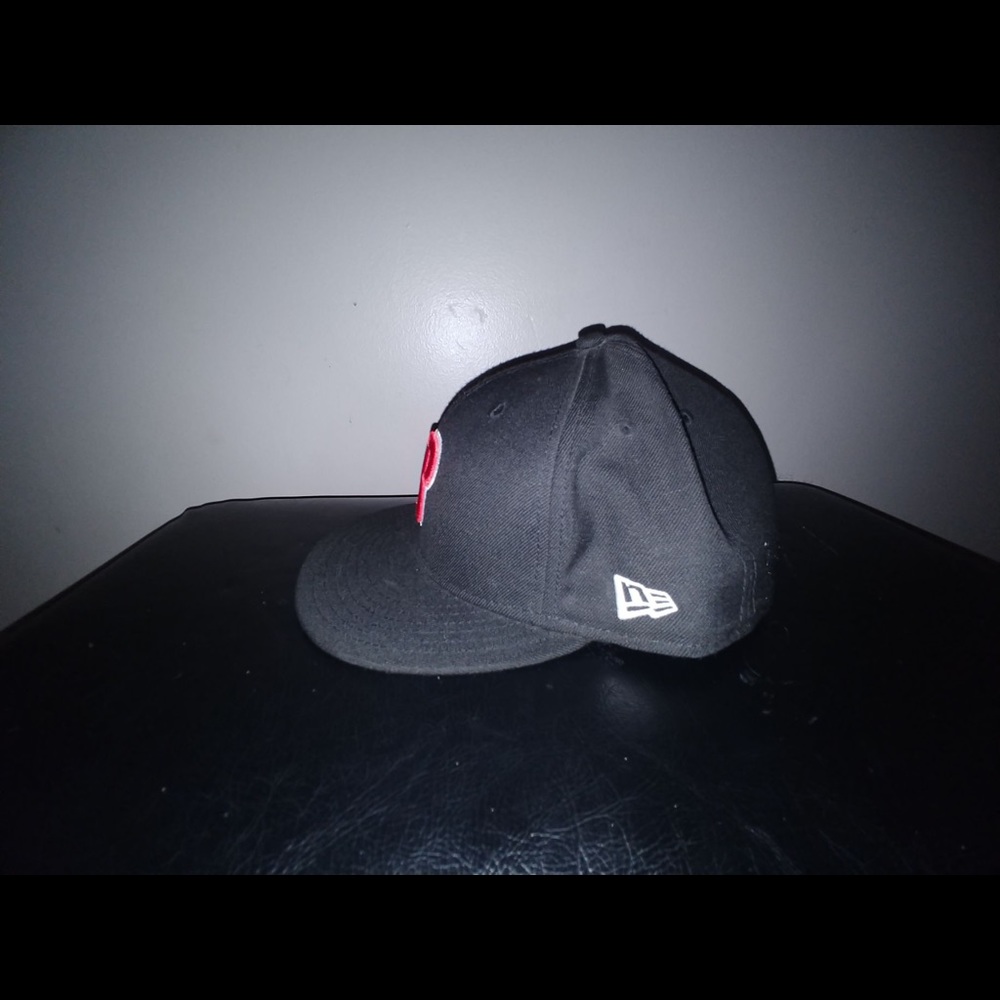 Authentic Philadelphia Phillies fitted cap!
